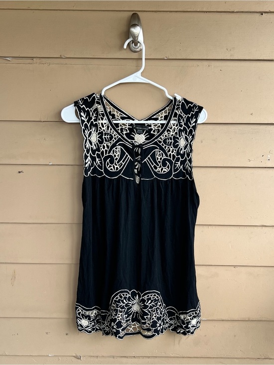 Forever 21 Tops - Forever 21 Black Sleeveless Boho Embroidery Tank Top Size M
